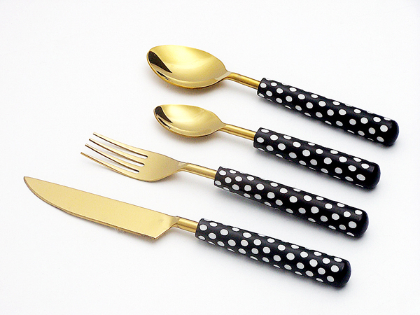 Cutlery Set White Dot Resin